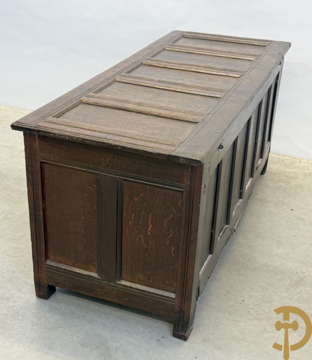 Massief eiken Engelse panelenkoffer, 18e