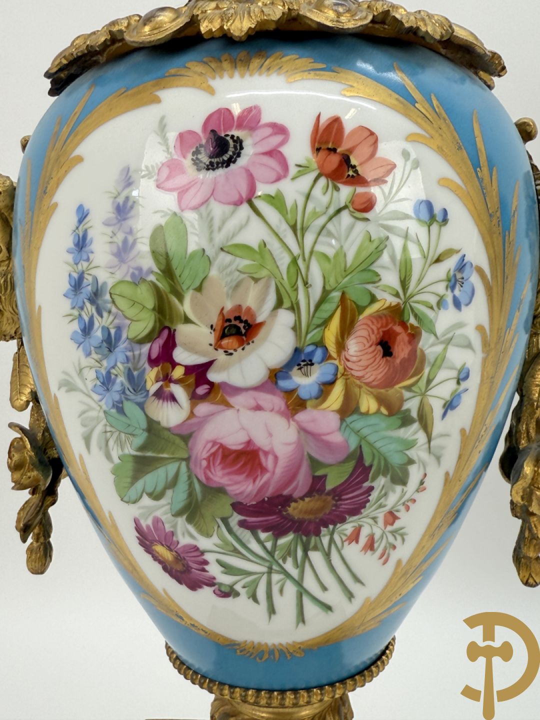 Driedelige bronzen Franse garnituur bezet met cupido