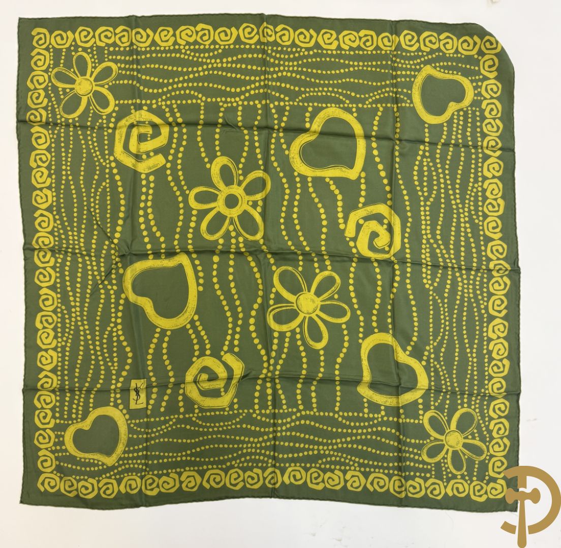Vier foulards Yves Saint Laurent (nooit gedragen komt uit winkel restant)