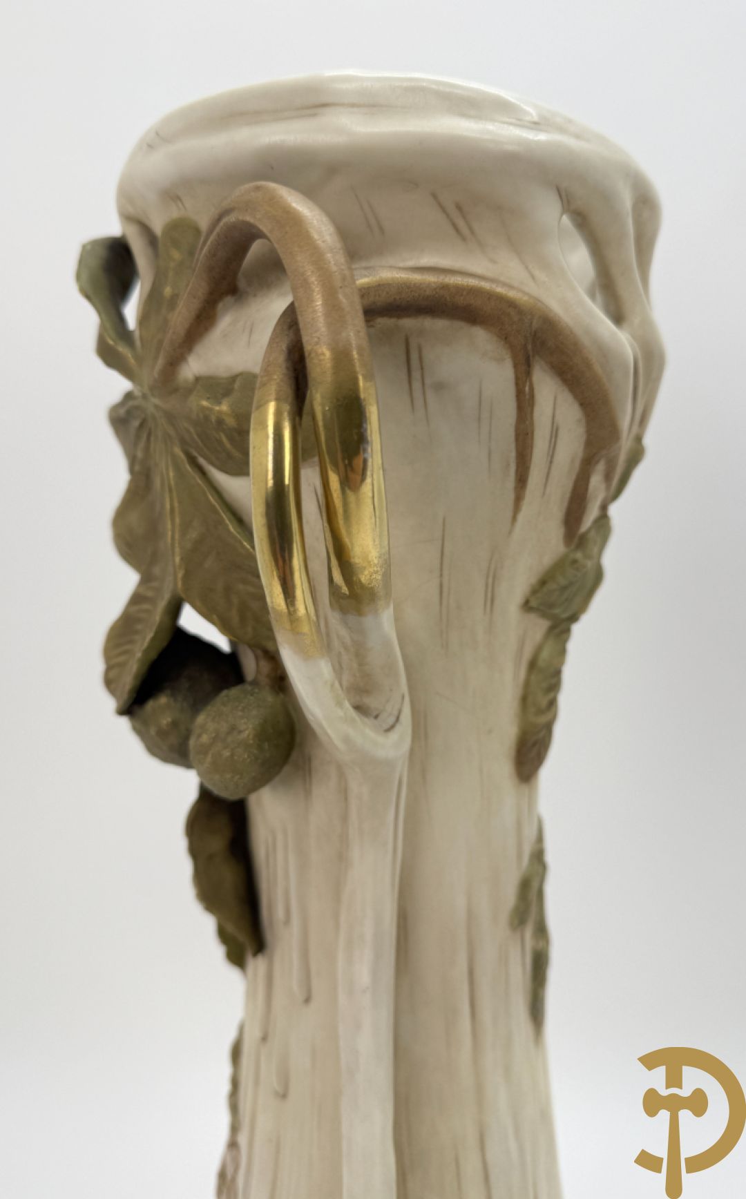 Paar Royal Dux vazen met bloemen bezet