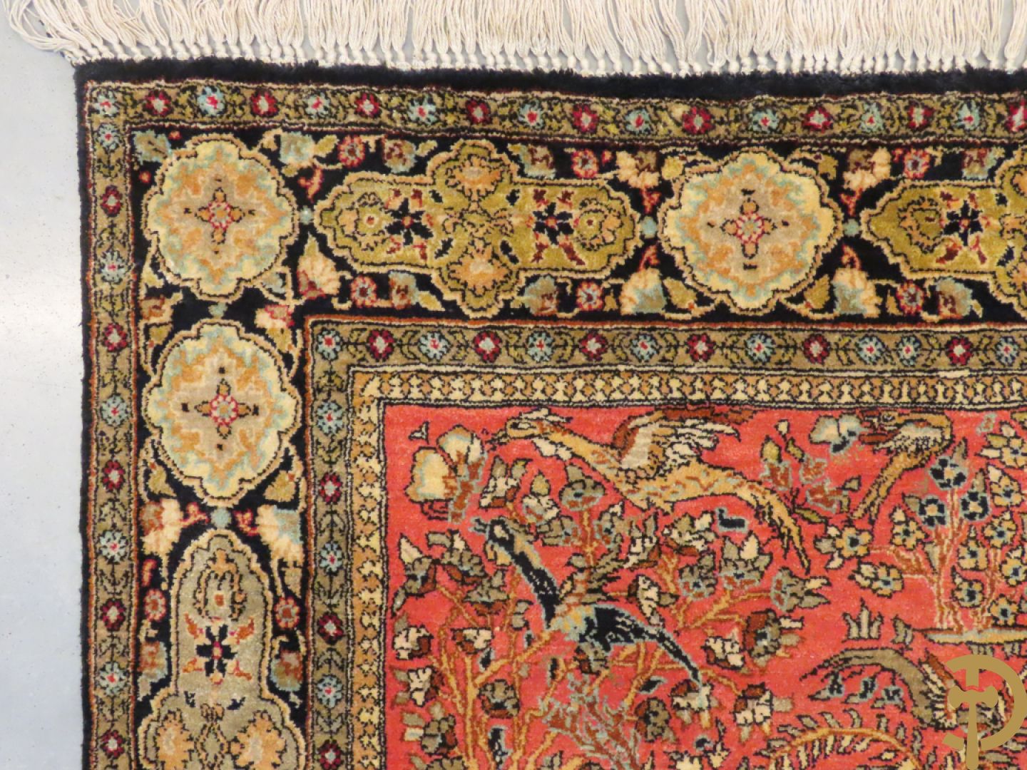 Oosters handgeknoopt tapijt zijde op katoen met dierenmotieven en levensboom