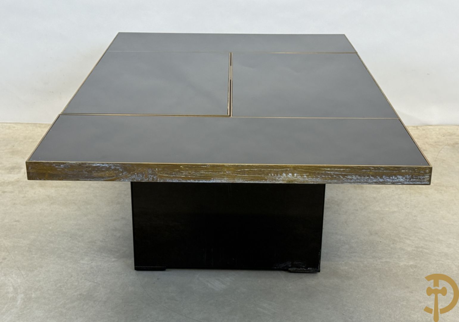 Vintage zwarte salontafel Belgo Chrom met koperomranding en open schuifbare middenpartij - centraal met bar