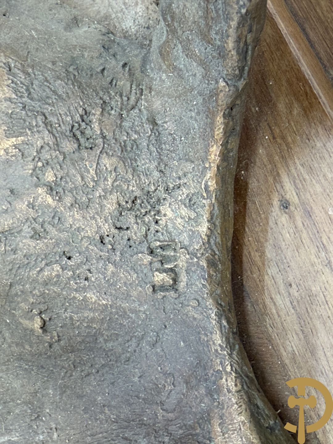 LAMPENS Mark - L.M. gemonogrammeerd Surrealistisch beeld van een damesbuste onder piramide