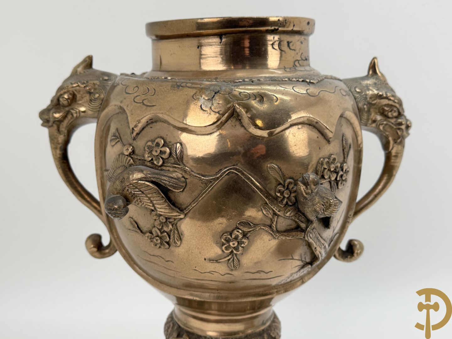 Vergulde bronzen Japanse brule parfum met vogelmotieven en bovenaan met slang bezet