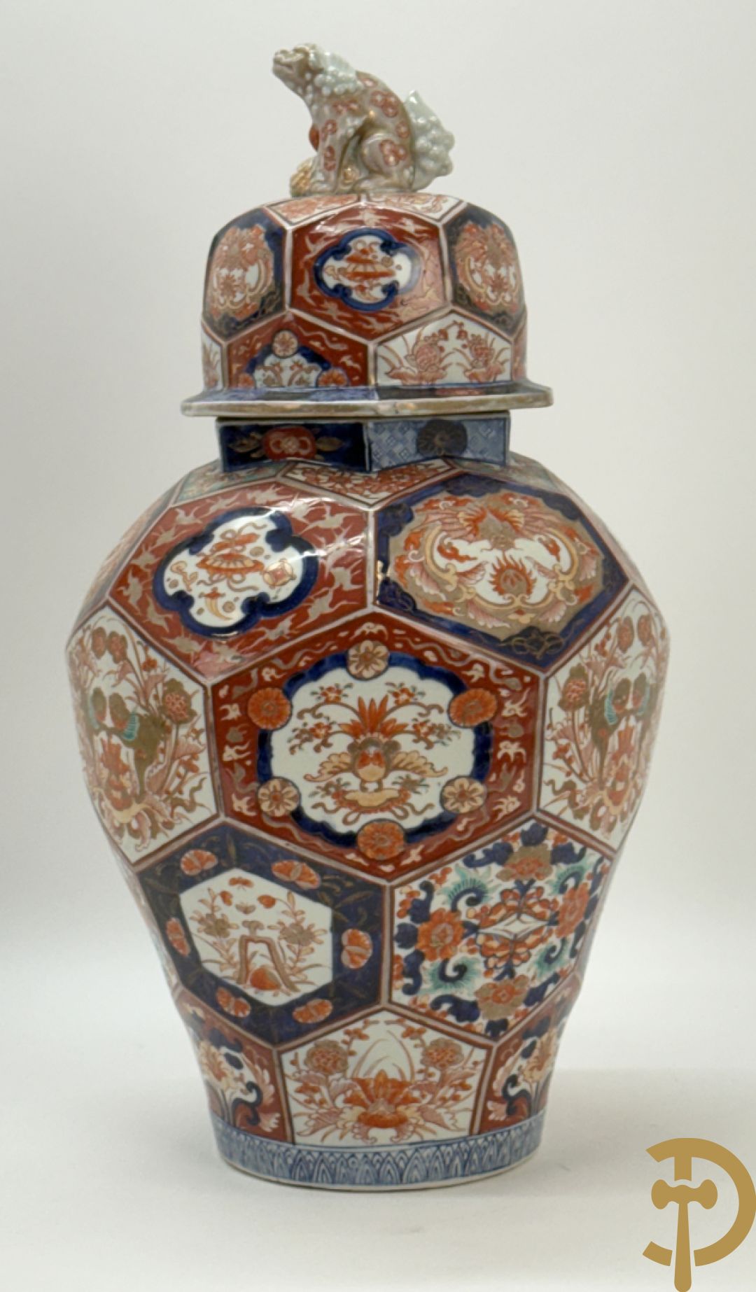 Japanse Imari vaas met fo-hond bezet, 19e