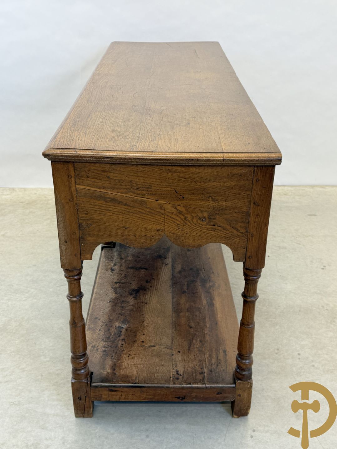 Engelse eiken sideboard met 3 lades op ballustervormige poten