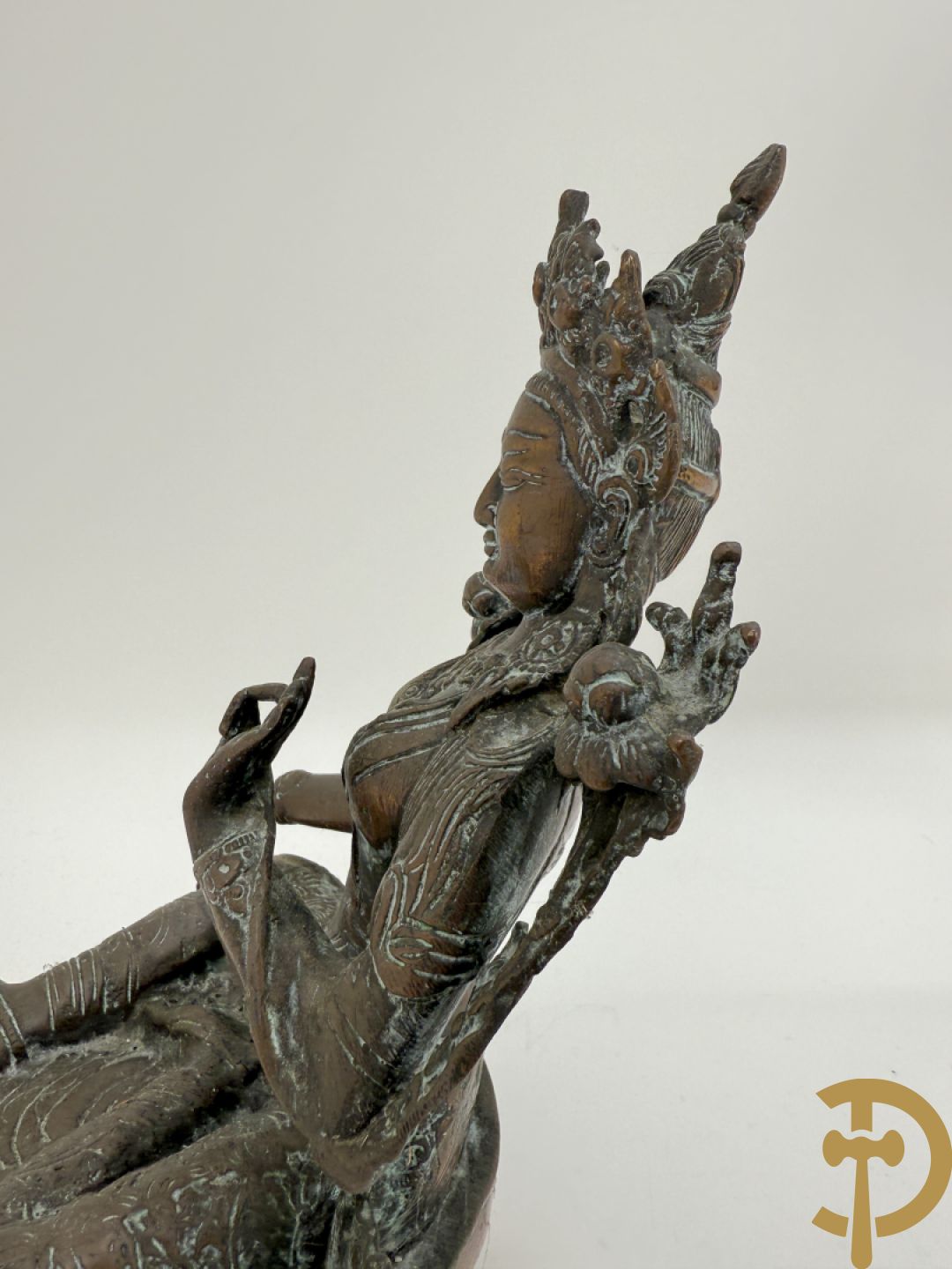 Bronzen dansende shiva + zittende bronzen boedhistische figuur + zittende boedhistische man met mand in zamak + bronzen boedhistisch boedhahoofd + bronzen shiva met 4 armen