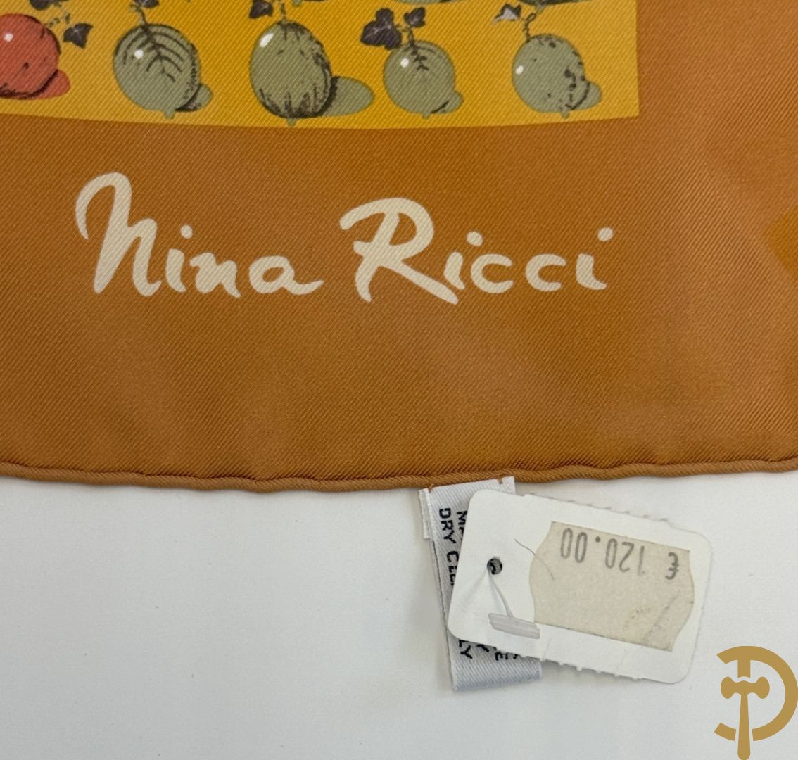 Vier foulards Nina Ricci (nooit gedragen komt uit winkel restant)