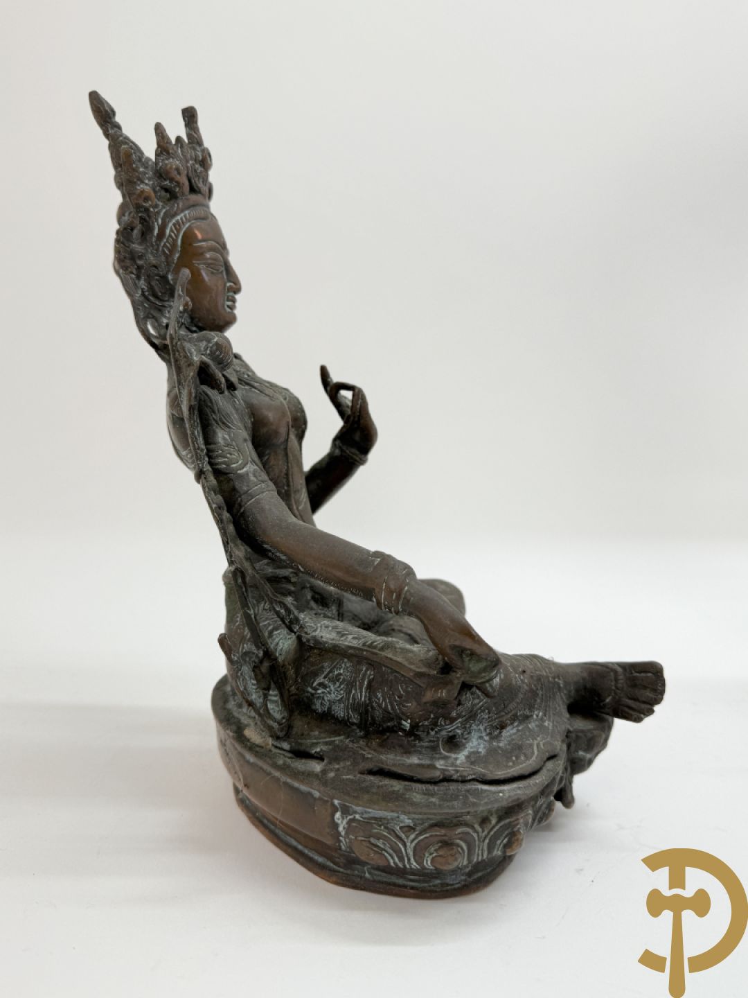 Bronzen dansende shiva + zittende bronzen boedhistische figuur + zittende boedhistische man met mand in zamak + bronzen boedhistisch boedhahoofd + bronzen shiva met 4 armen