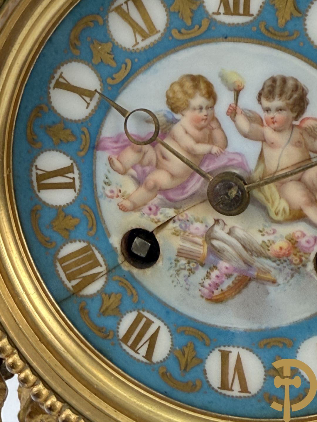 Driedelige bronzen Franse garnituur bezet met cupido