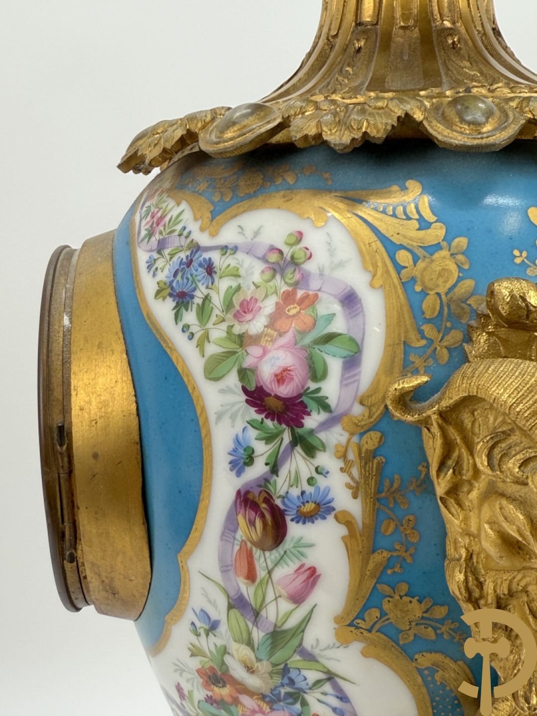 Driedelige bronzen Franse garnituur bezet met cupido