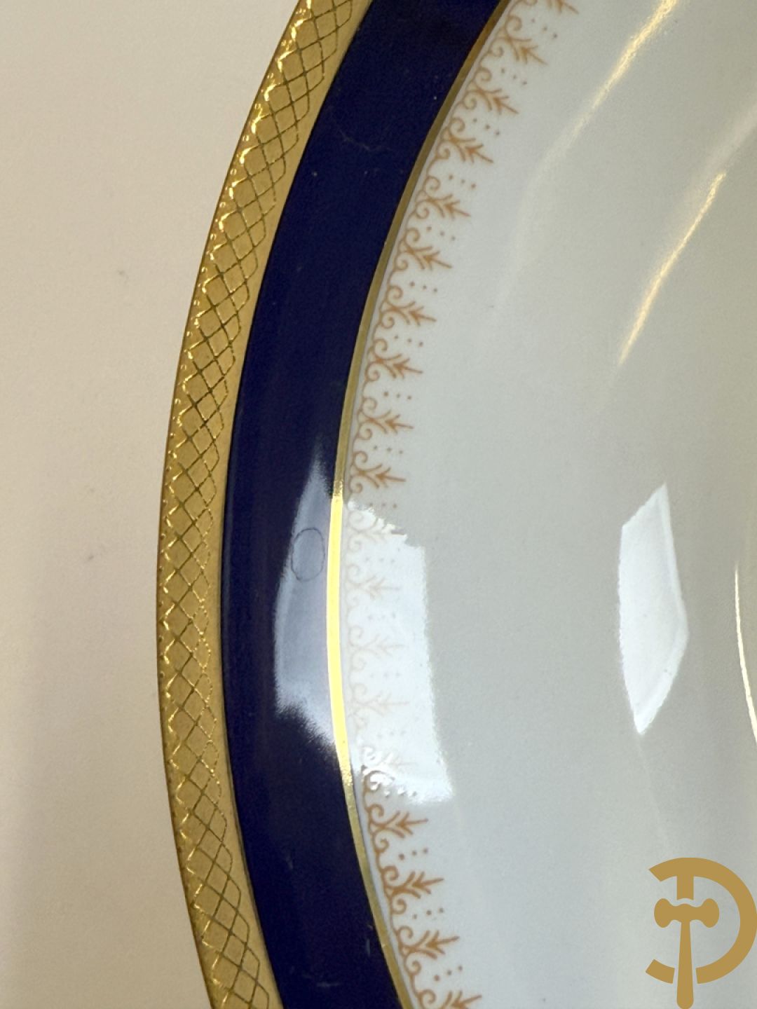 Wit porseleinen servies met vergulde rand, Eschenbach Germany + porseleinen servies met blauwe rand, Winterling Kirchenlamitz Bavaria