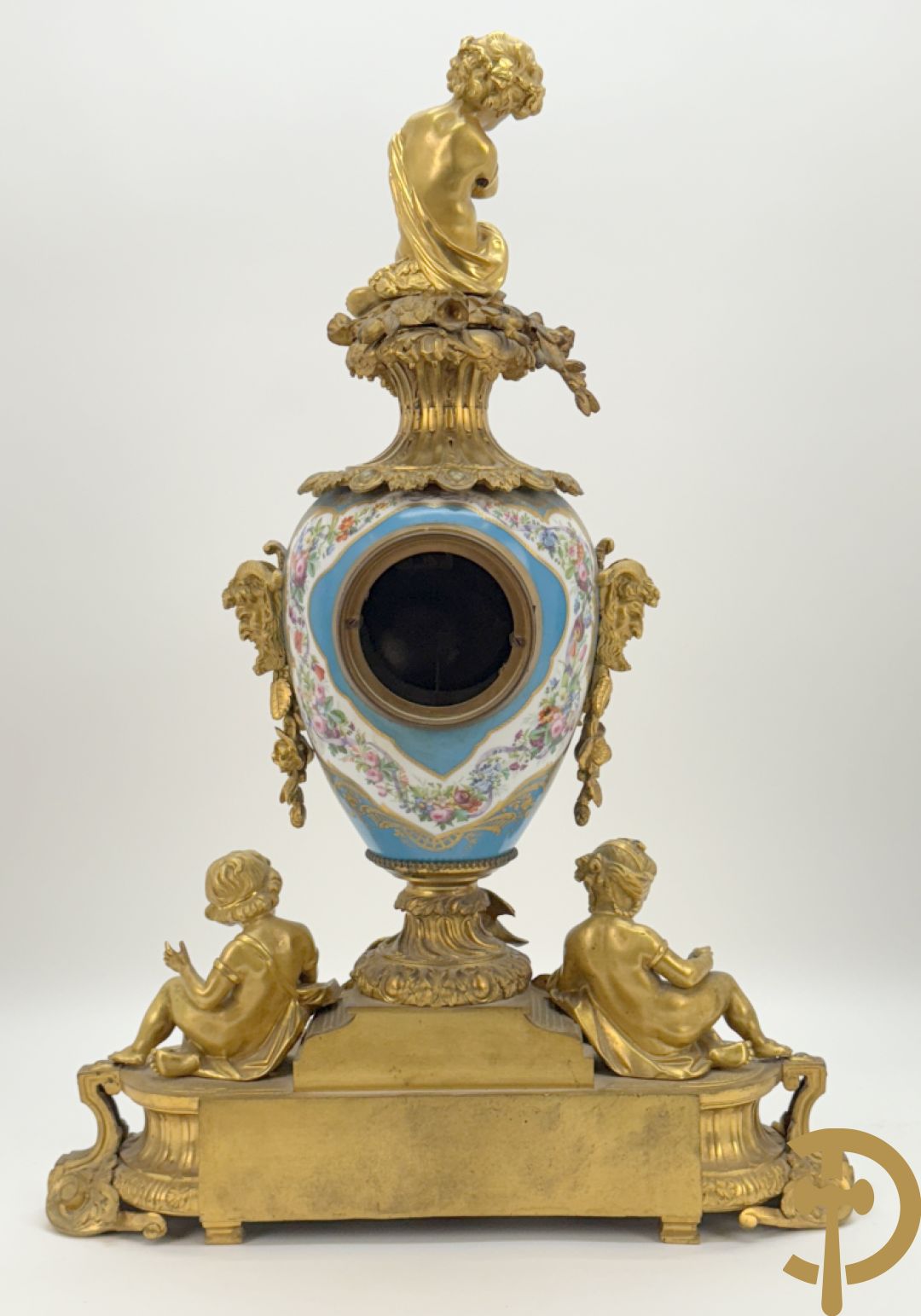 Driedelige bronzen Franse garnituur bezet met cupido