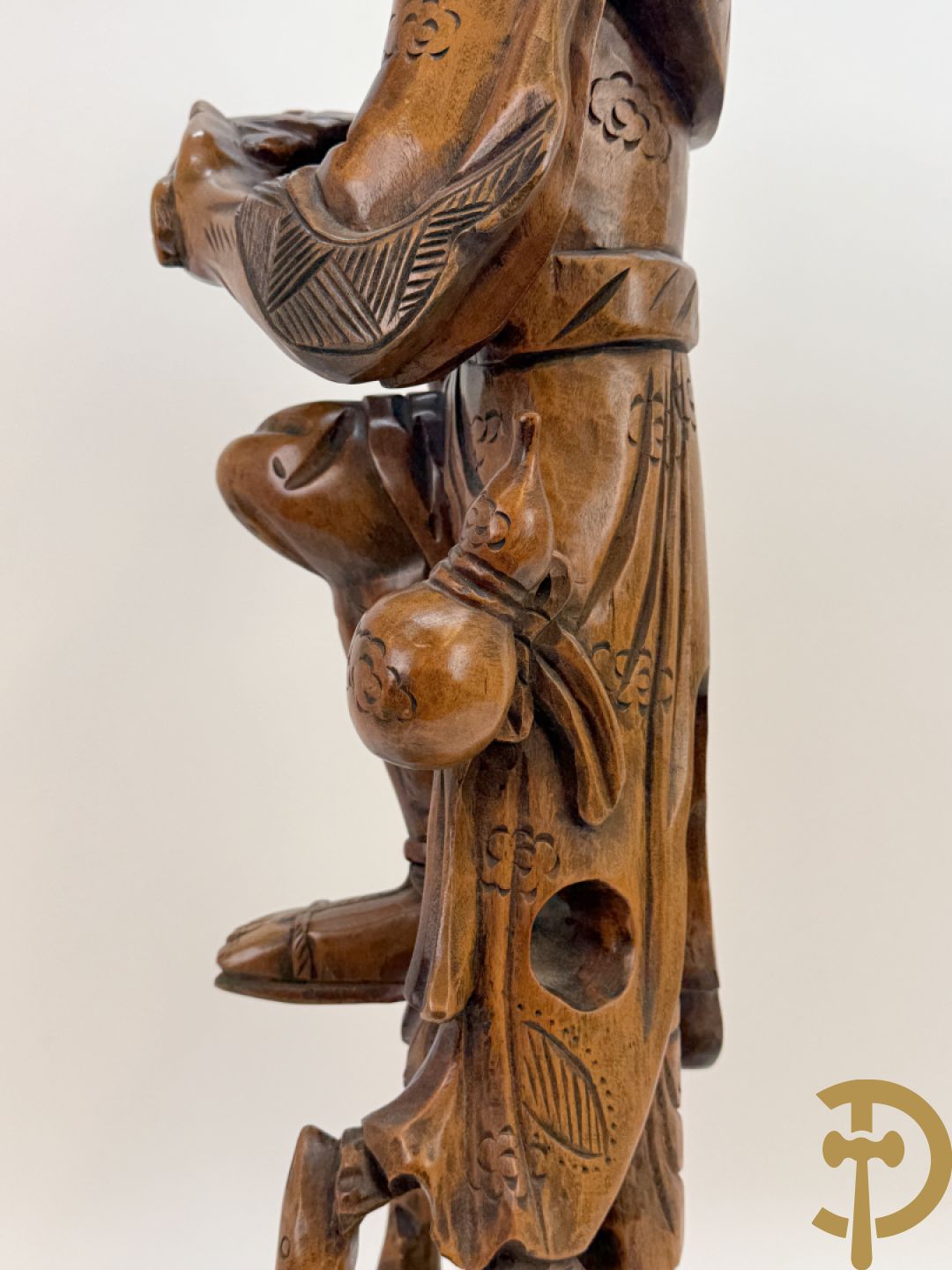 Aziatische houtsculptuur Guanying met 2 oosterse figuren + Oosterse man met baard