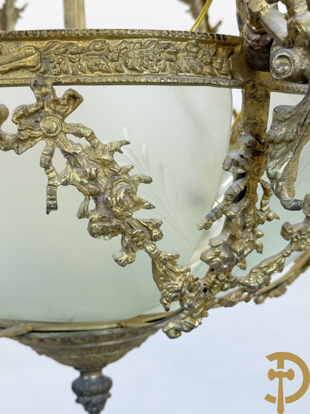 Bronzen ronde luchter met 12 lichtpunten en roosjes