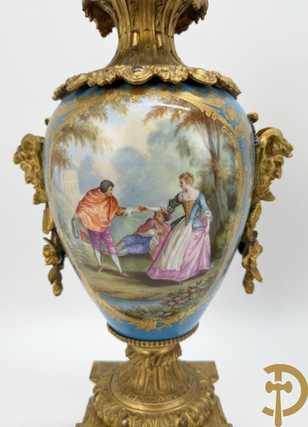 Driedelige bronzen Franse garnituur bezet met cupido