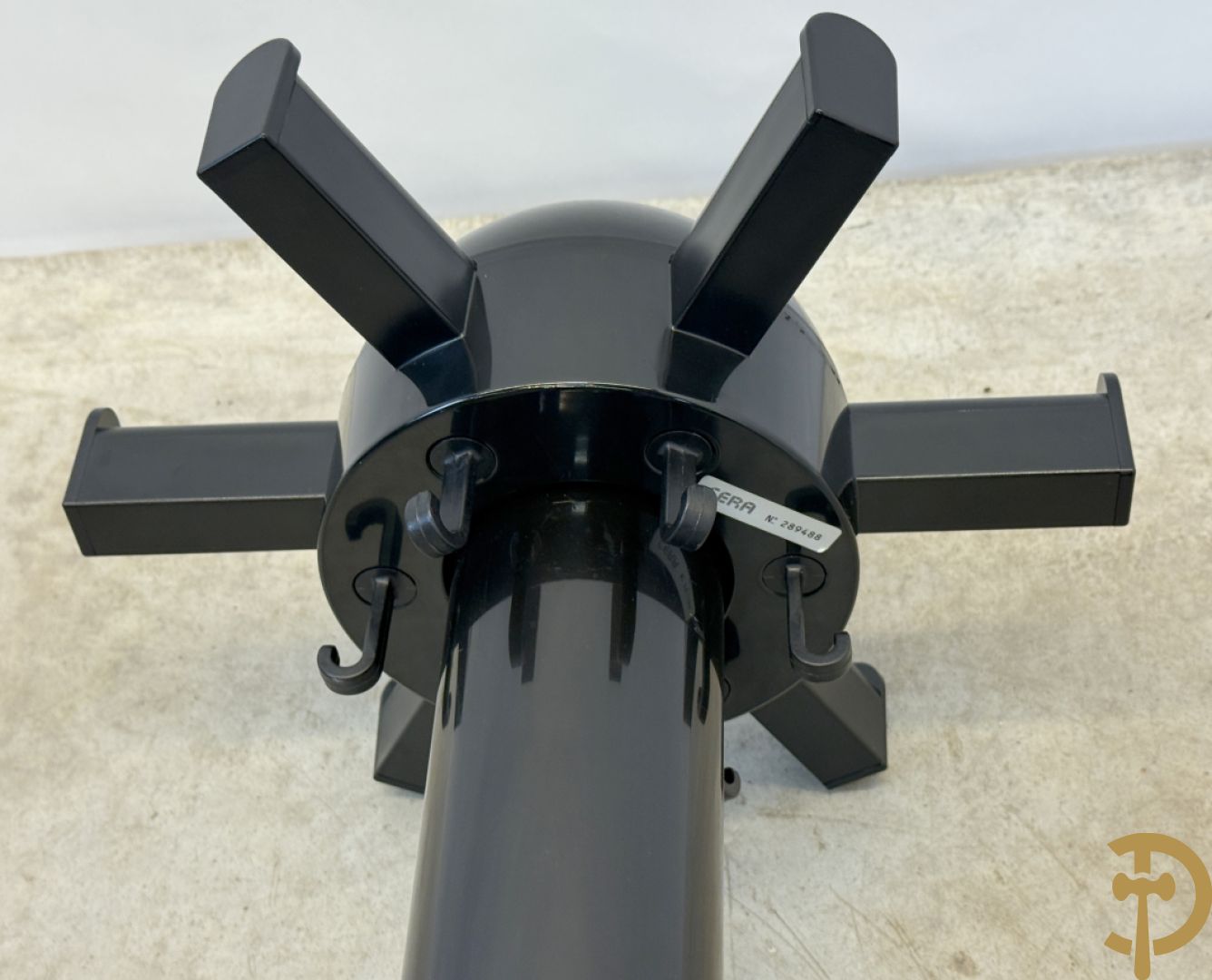 Zwarte plexi kapstok Kartell Centrokappa model 4653