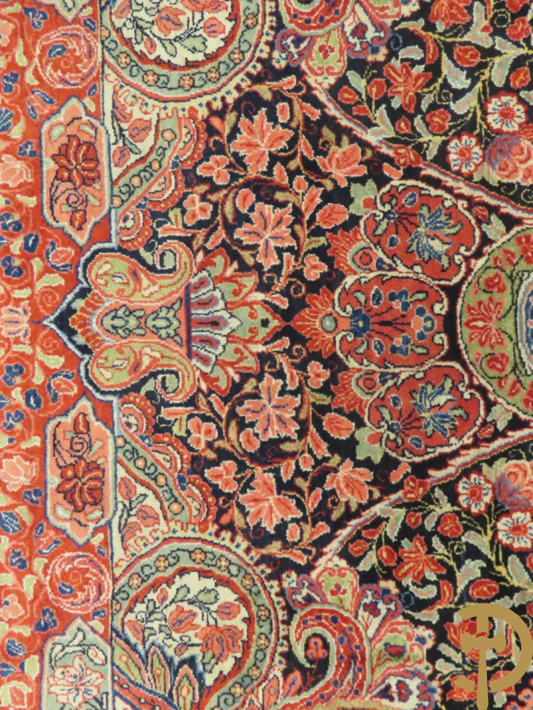 Oosters handgeknoopt tapijt met cashmeremotieven