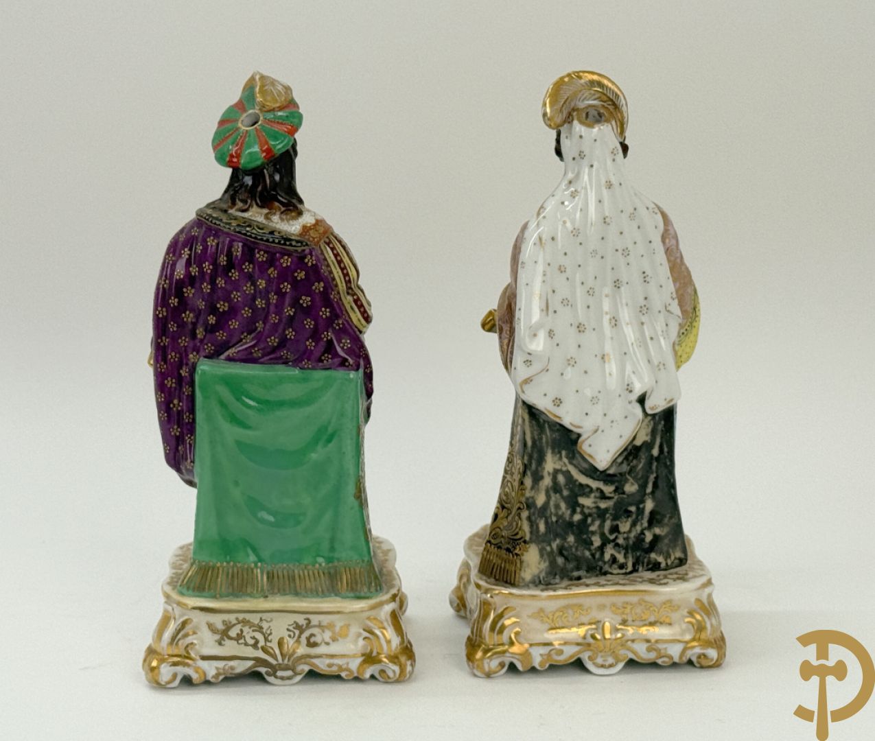 Paar 19e porseleinen Vieux Paris beeldjes van edelheer en edelvrouw