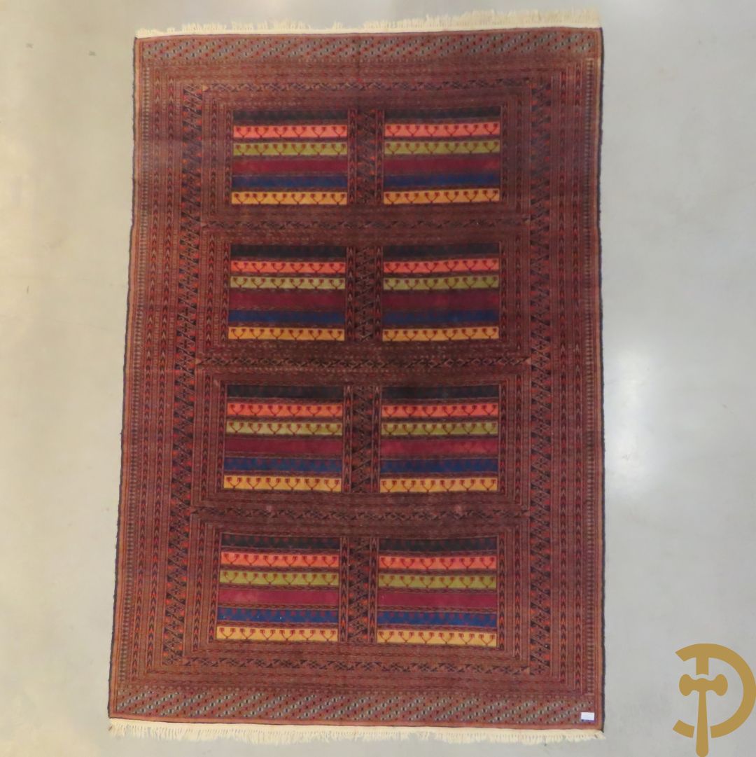 Oosters handgeknoopt tapijt