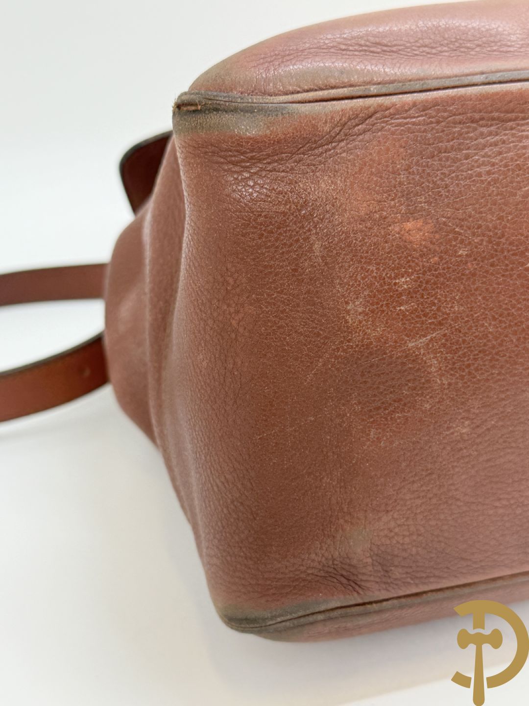 Bruin lederen handtas Delvaux + cognac lederen schoudertas Equivoque Delvaux