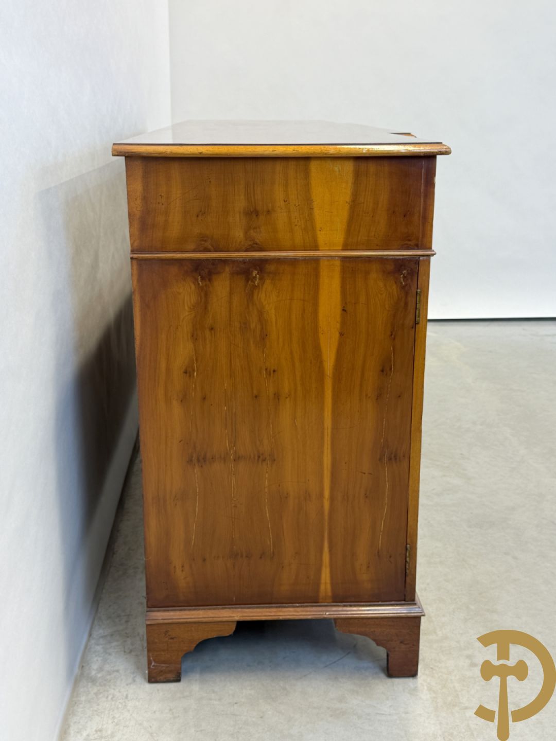 Notelaren vierdeursdressoir met 4 lades, Engelse stijl replica