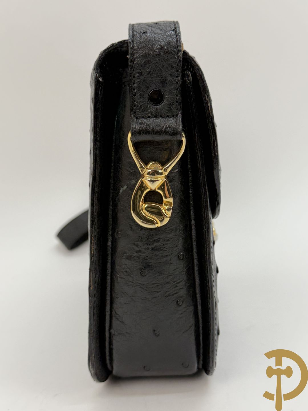 Vintage handtas in struisvogelleder met koperen ornament, Celine Paris, met bijhorende stofzak