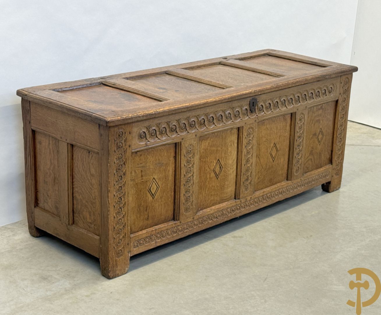 Massief eiken Engelse gesculpteerde panelenkoffer