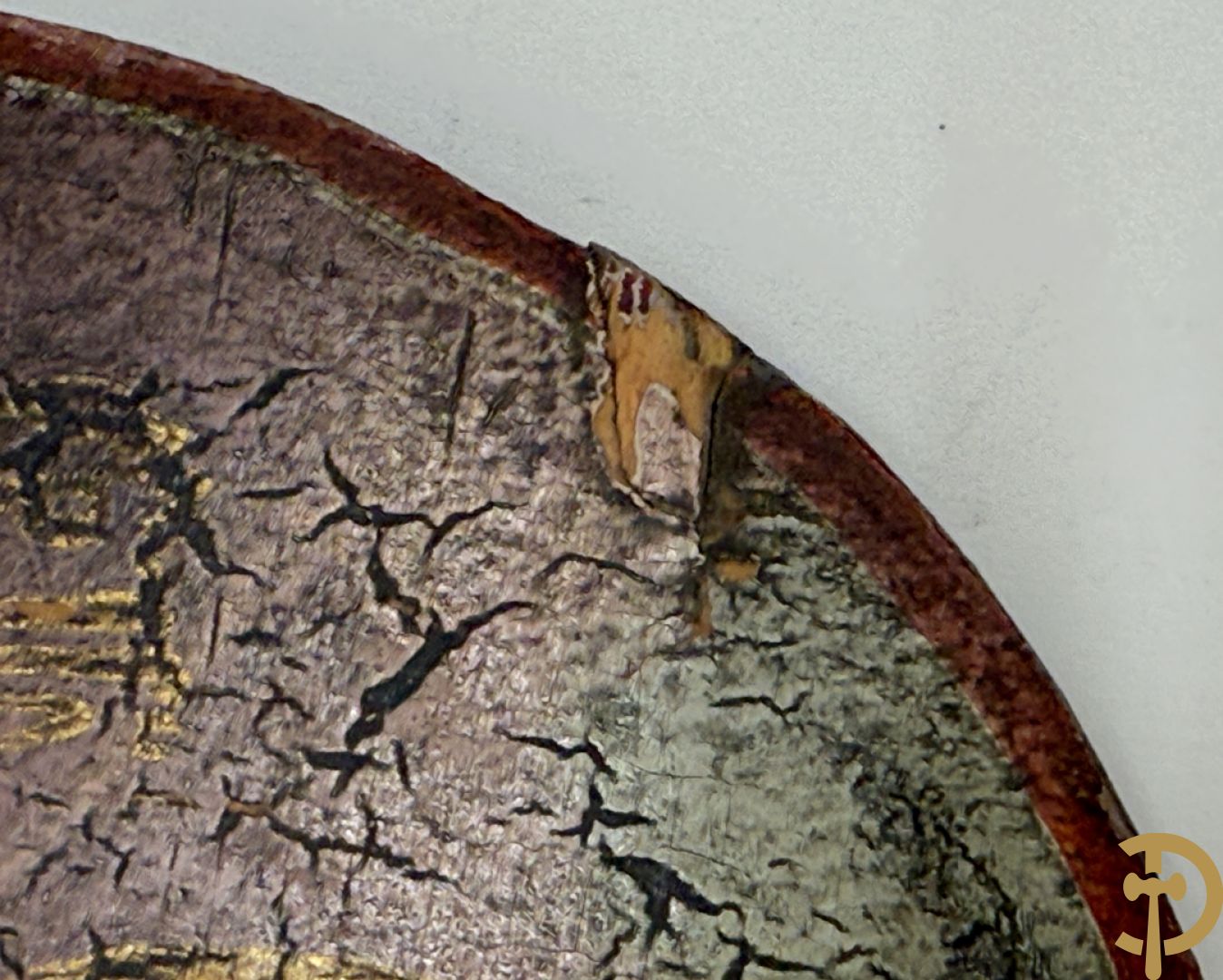 Rond handbeschilderd paneel met evangelist