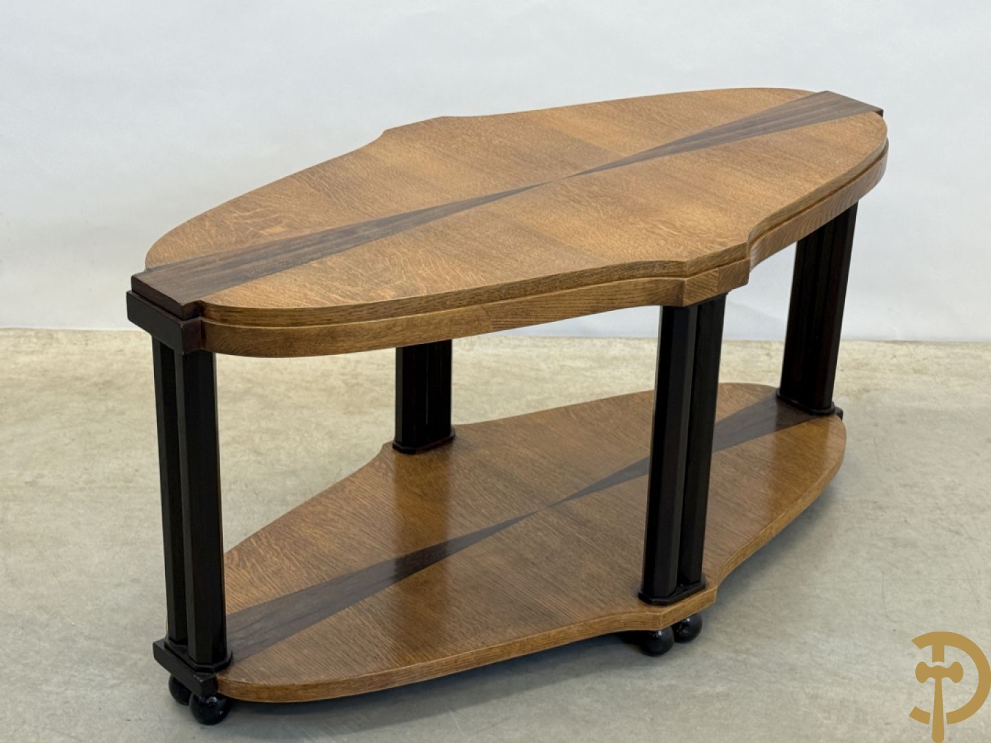 Eikenhouten salontafel met inleg van palissander, op afgeschuinde zuiltjes, model Eikelaar Decoene