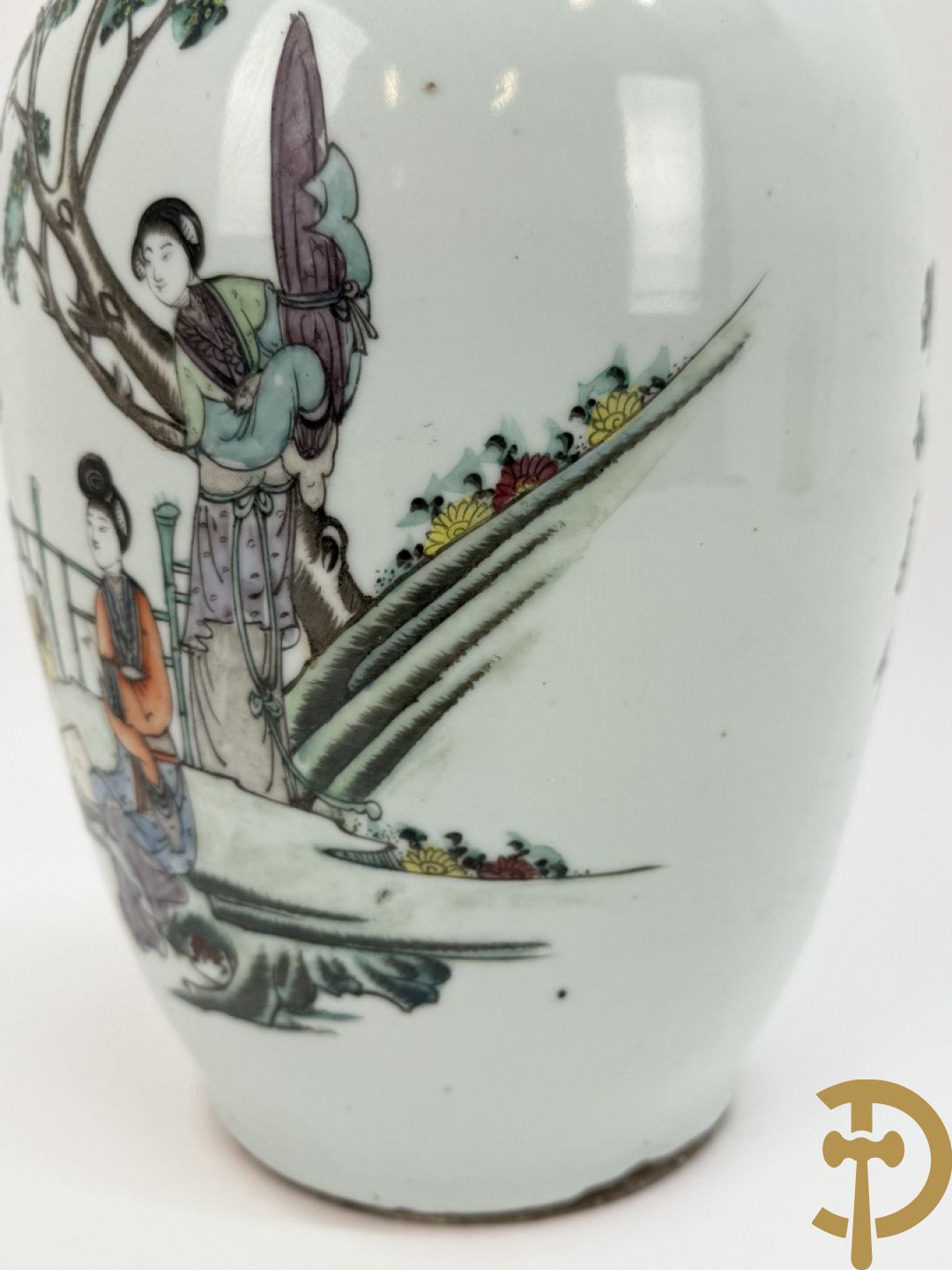 Chinese porseleinen vaas met decor van Chinese dames en kinderen