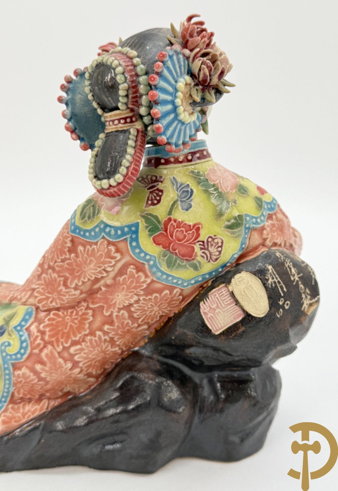 Japanse porseleinen liggende dame met waaier