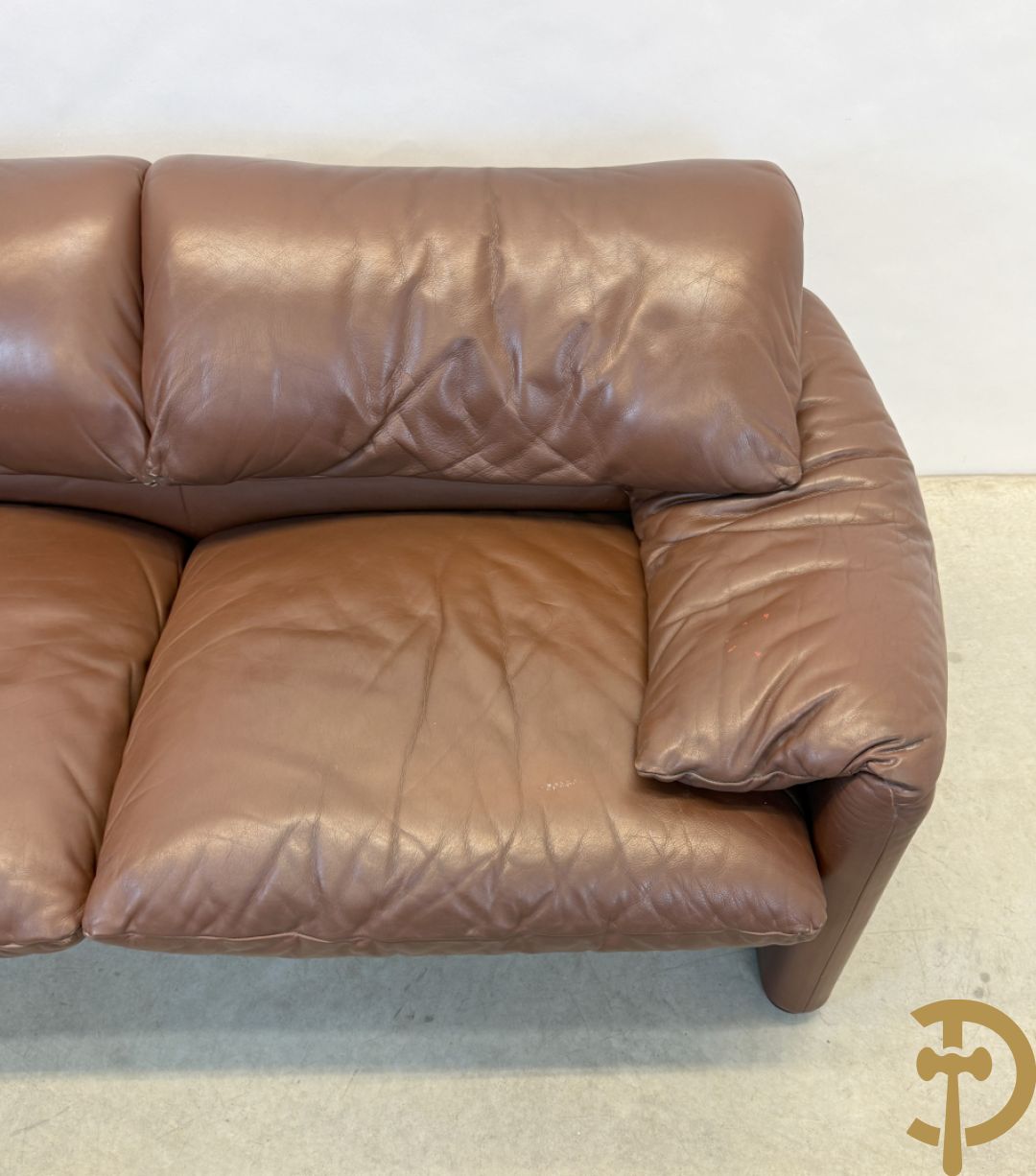 Paar bruin lederen canapé