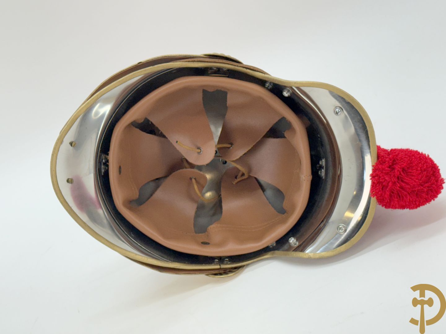 Metalen helm van de Republikeinse garde van de Ivoorkust