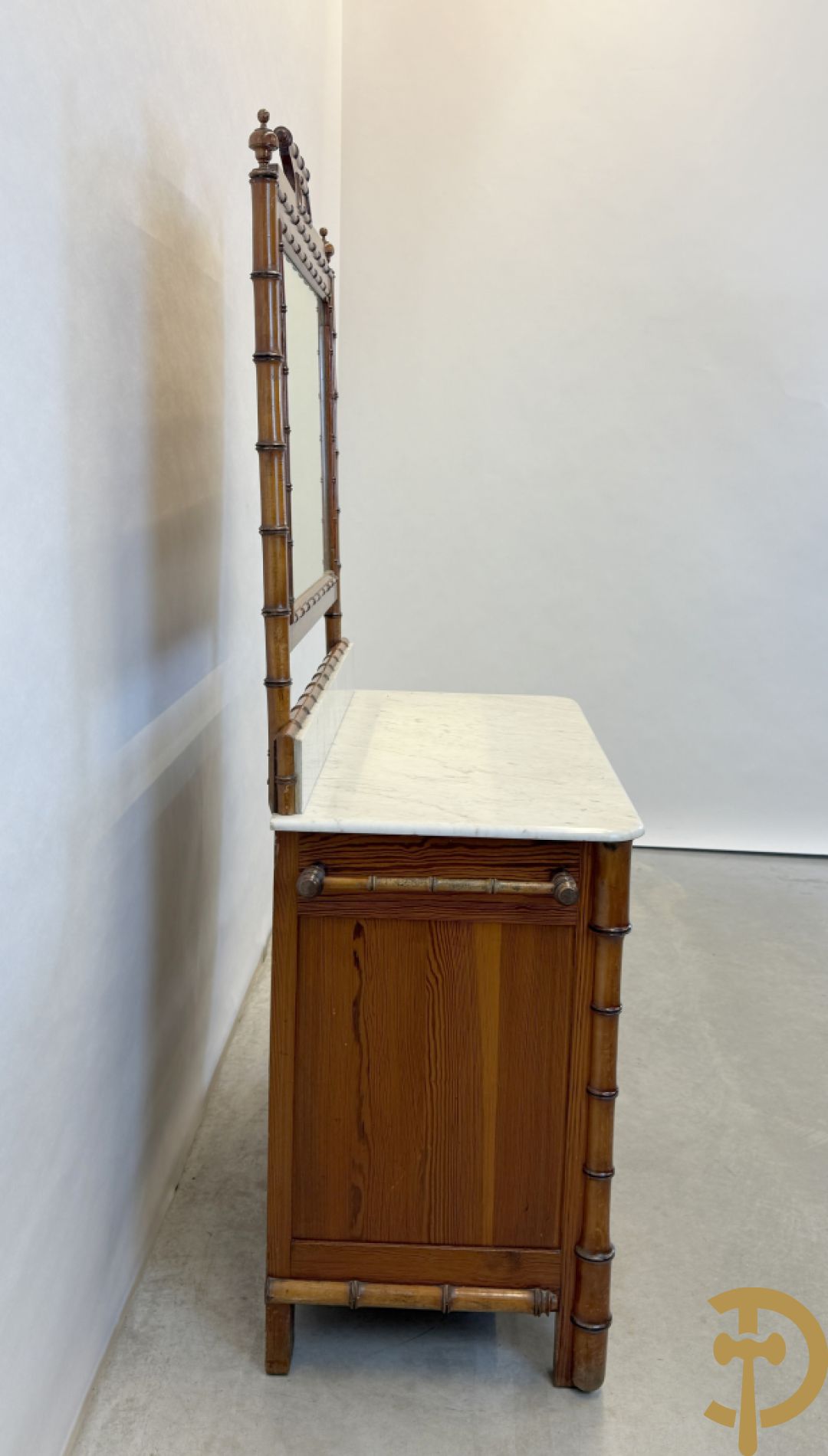 Bamboe opschiktafel mt 4 lades, wit marmeren blad en spiegel