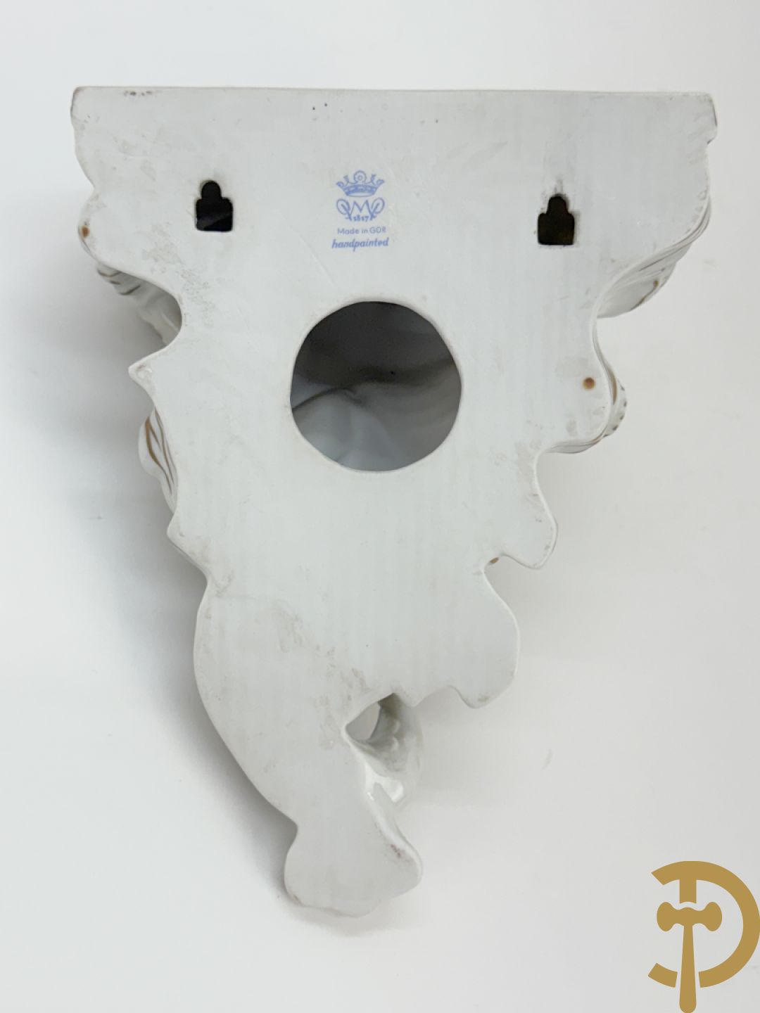 Paar porseleienen consooltjes met cupido