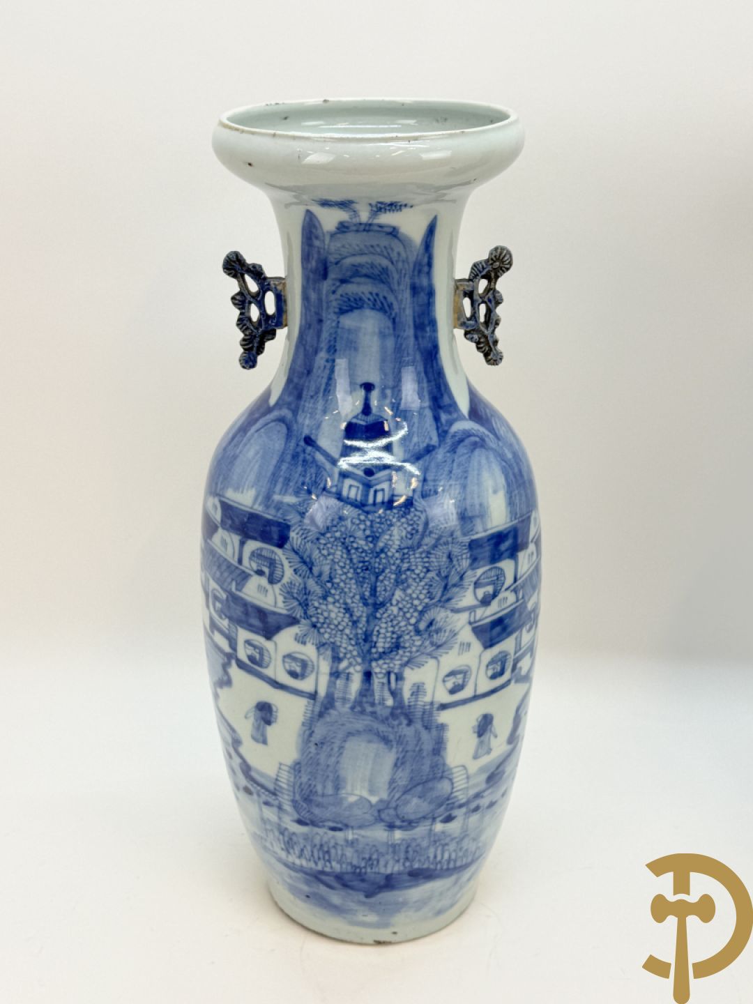 Paar Chinese blauw/wit vazen met geanimeerd huizendecor