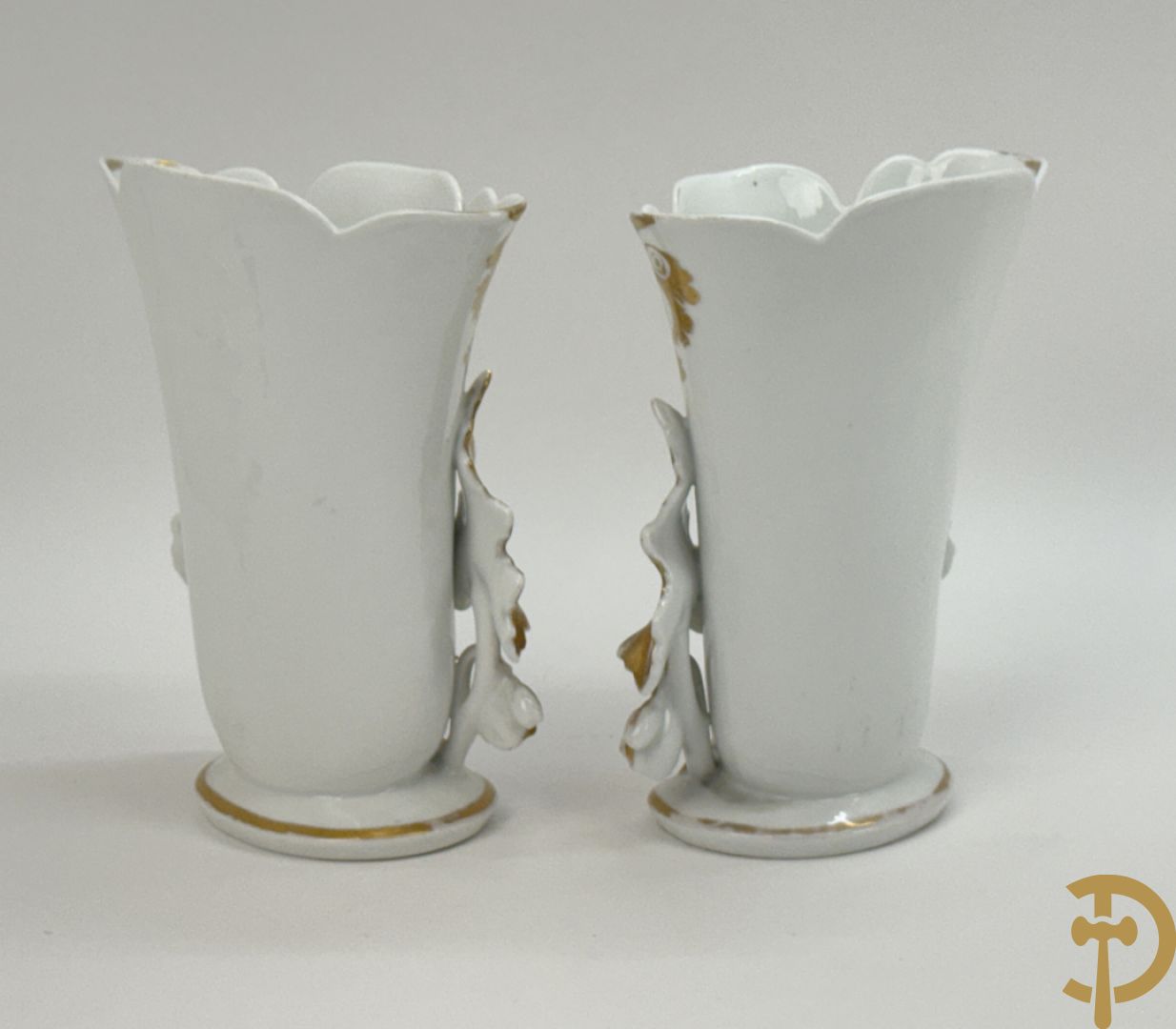 Paar porseleinen Vieux Paris vazen met bloementaferelen