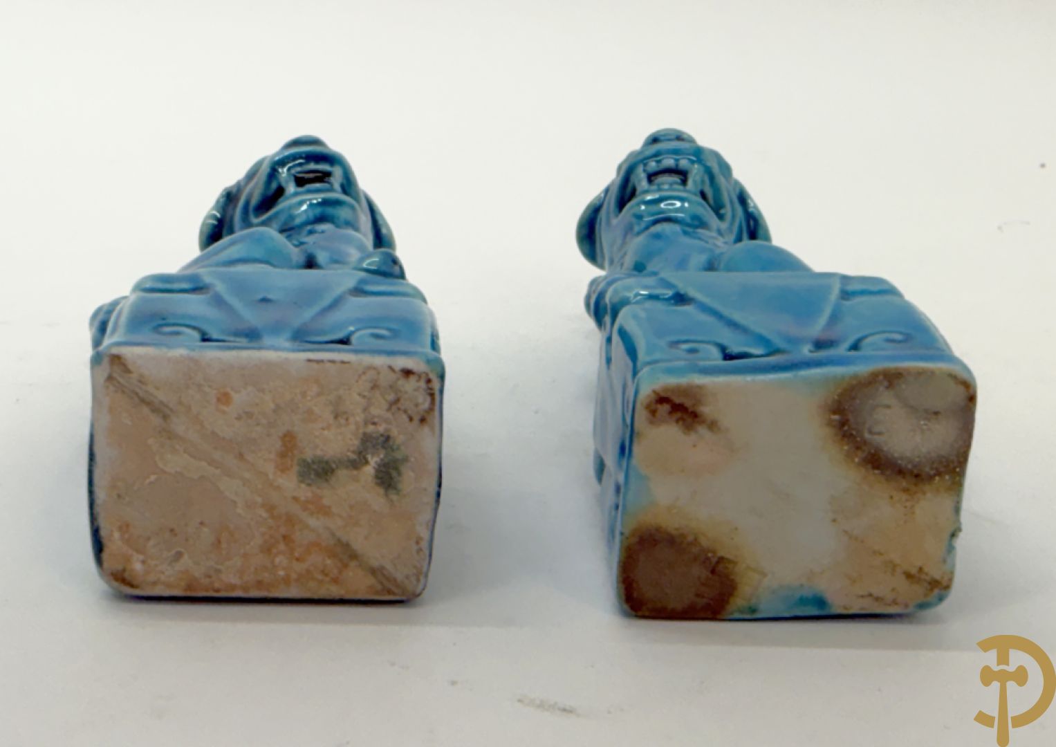 Chinese keramieken wijsgeer met staf + paar papegaaien in meerkleurige keramiek + 2 paar Aziatische keramieken fo-hondjes