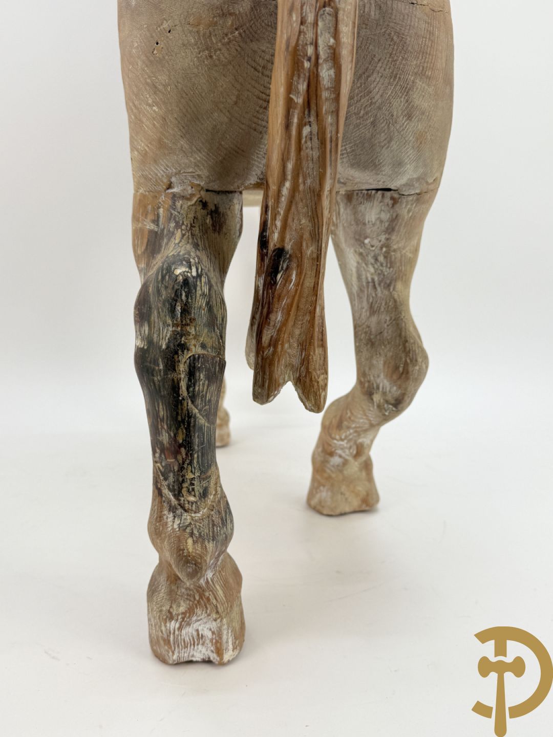Houtgesculpteerd kinderpaard