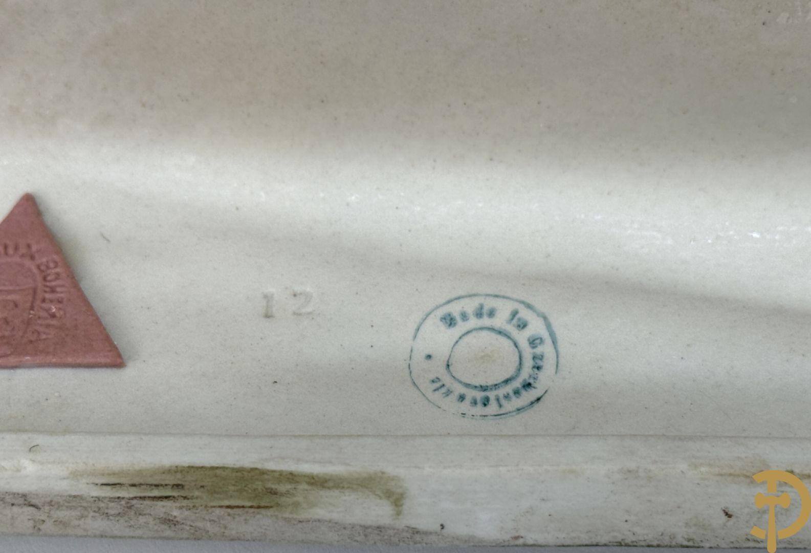 Royal Dux beeld van cupido met 2 rammen op carosse