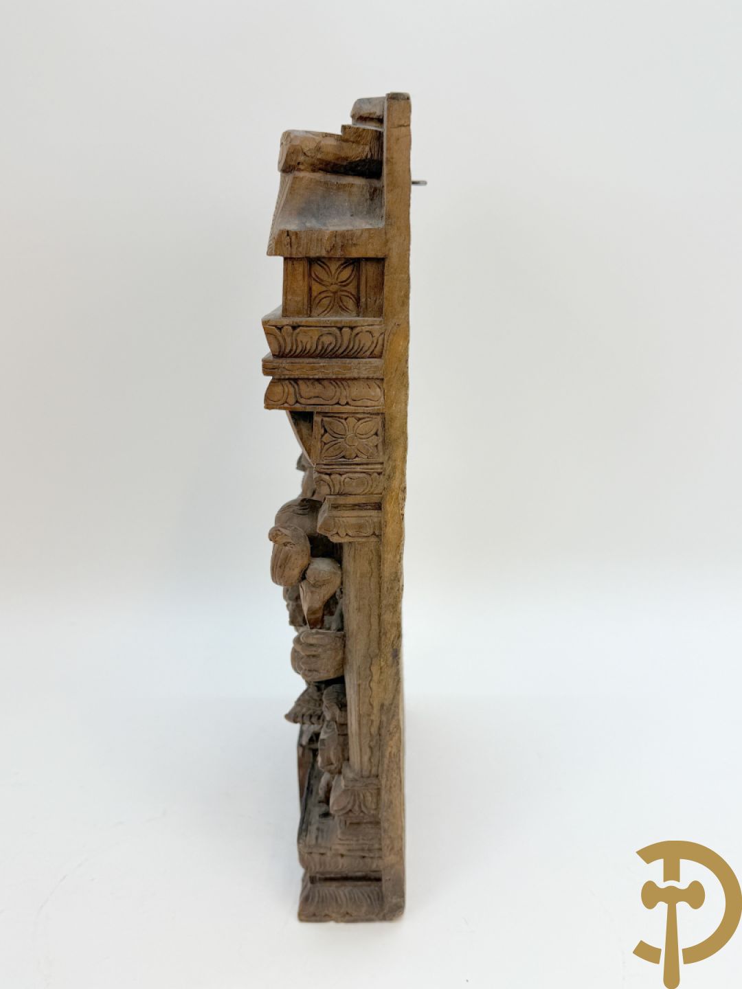 Houtgesculpteerd Aziatisch basrelief van ganesha