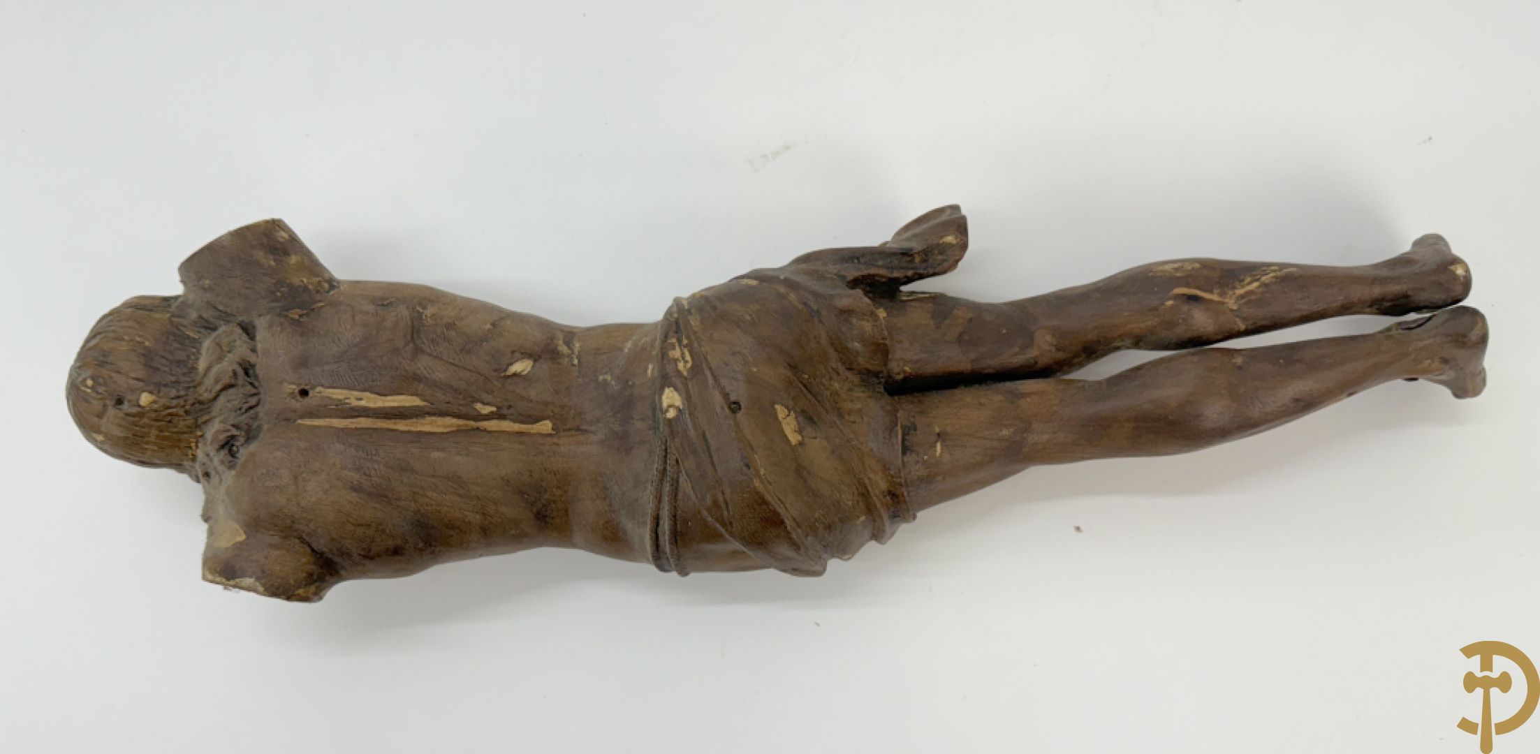 Twee houtgesculpteerde en gepolychromeerde corpussen