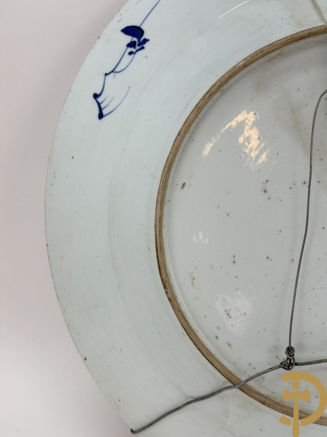 Chinese porseleinen schotel met planten- en vazenmotieven, 19e