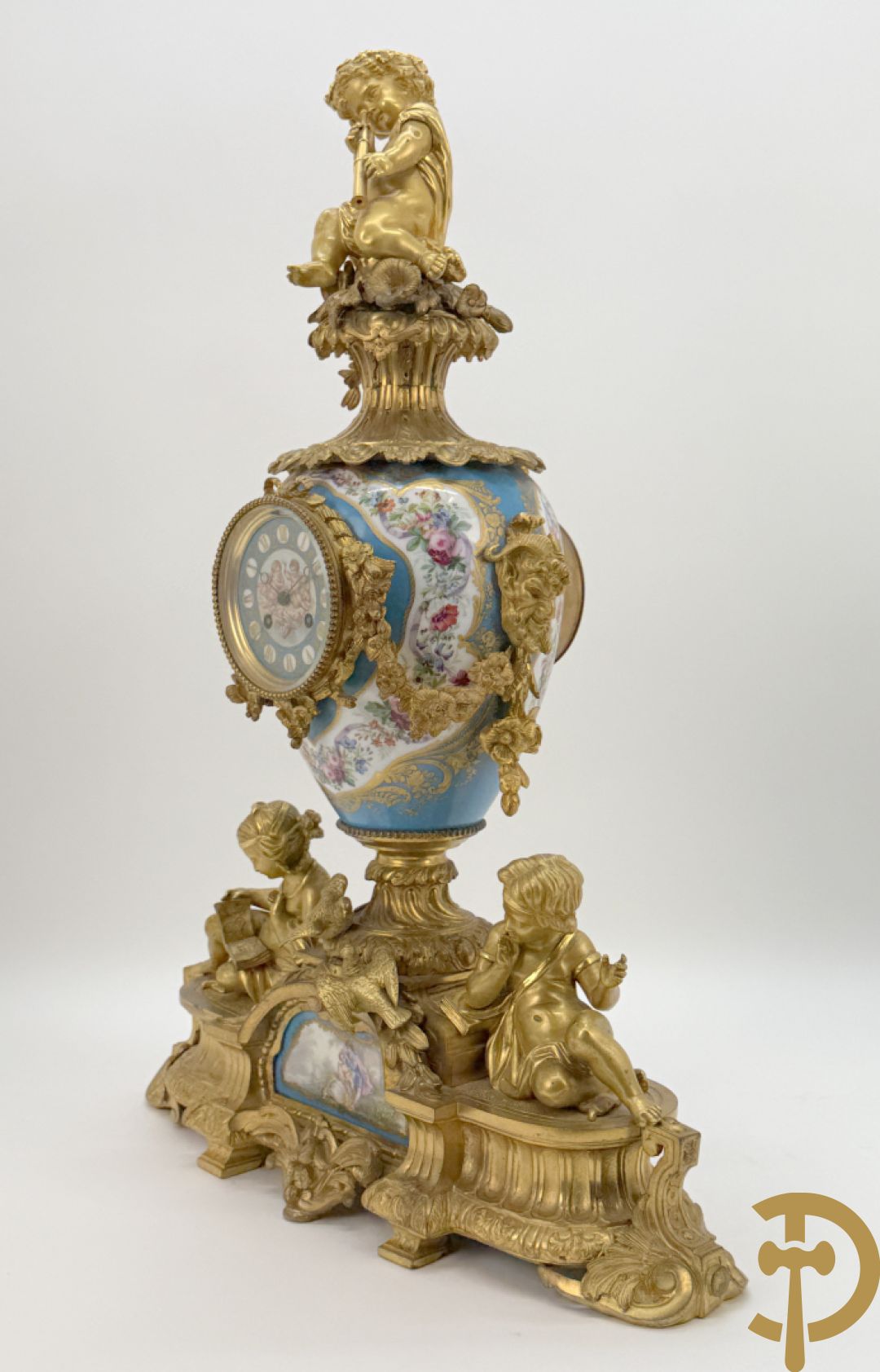 Driedelige bronzen Franse garnituur bezet met cupido