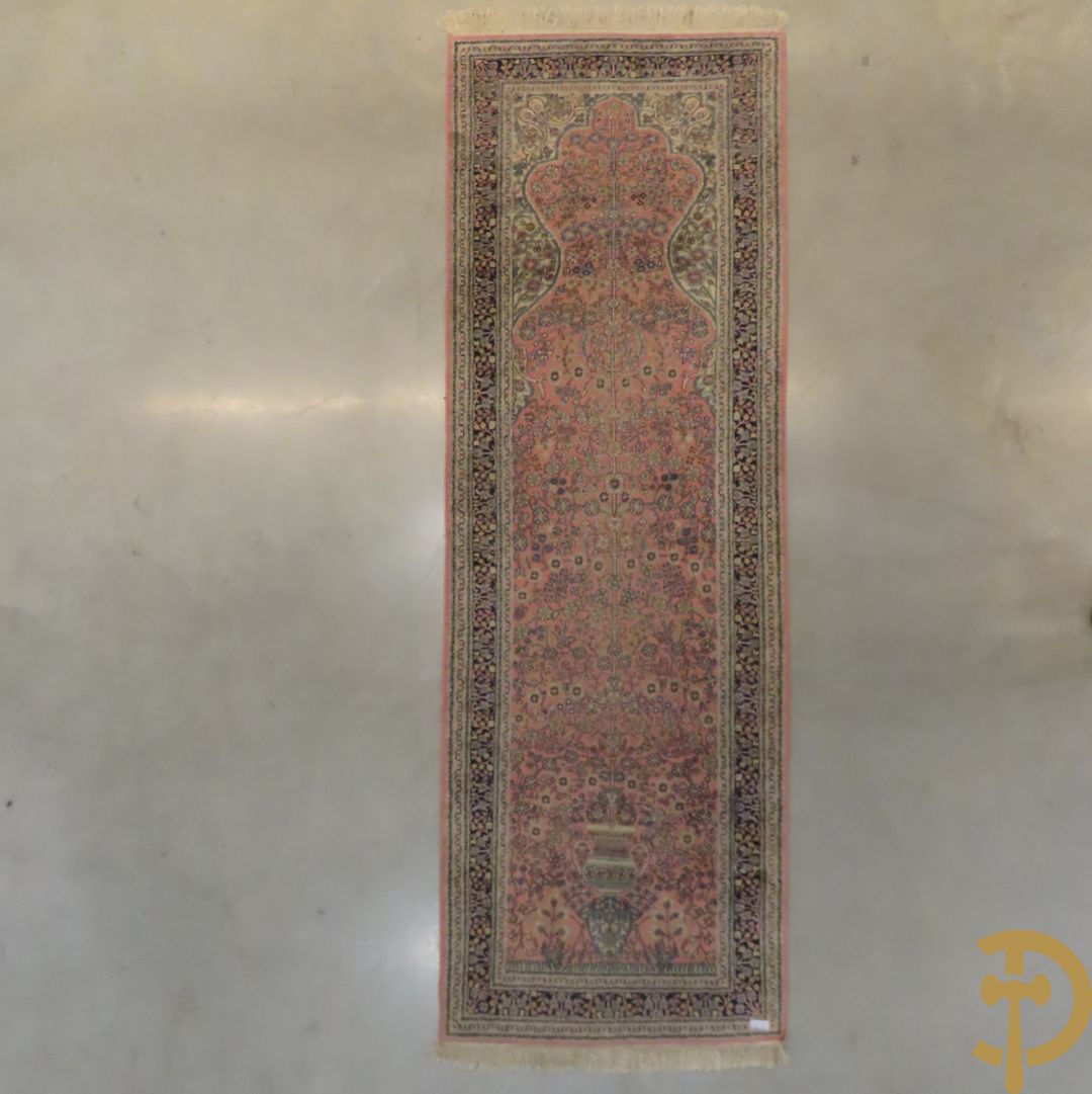 Oosters handgeknoopte loper zijde op katoen met amfoor en bloemenmotieven