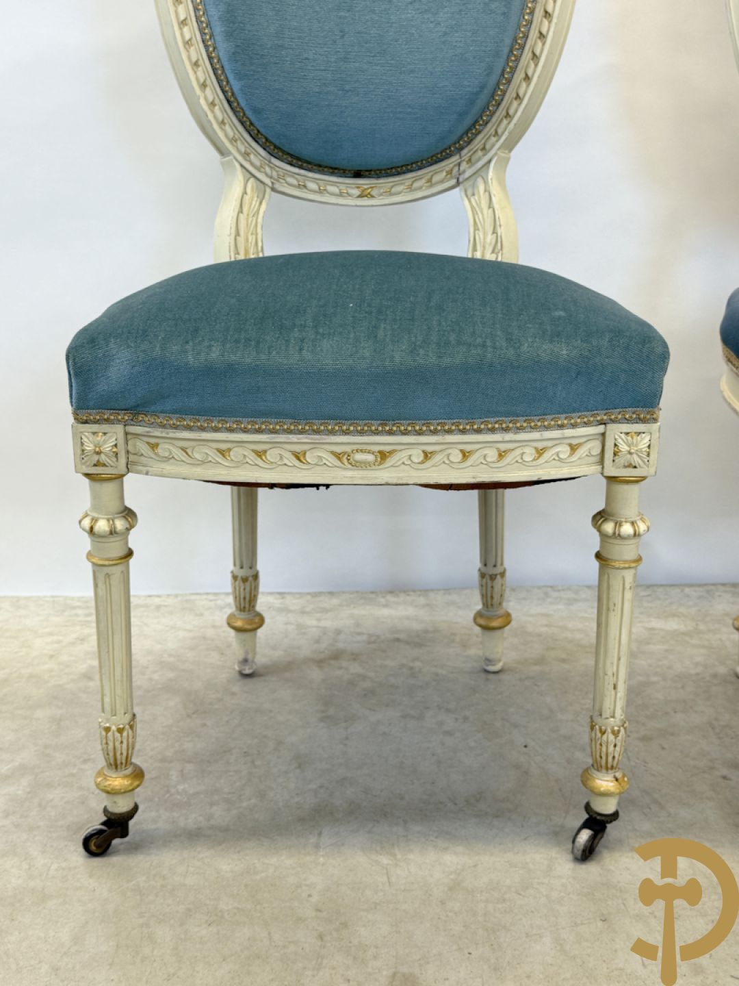 Salonensemble Louis XVI stijl bestaande uit 2 armzetels, 2 stoelen en salontafel