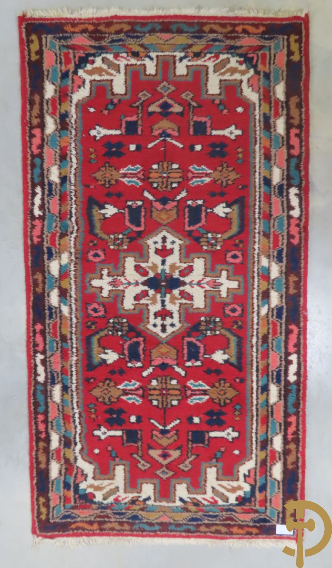 Zes oosterse handgeknoopte tapijten w.o. 2 Bouchara, Hamadan en 2 voettapijtjes