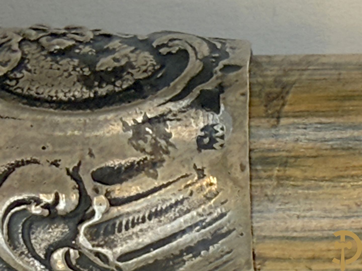 Verzameling wandelstokken met o.a. dierenhoofden en zilveren ornamenten