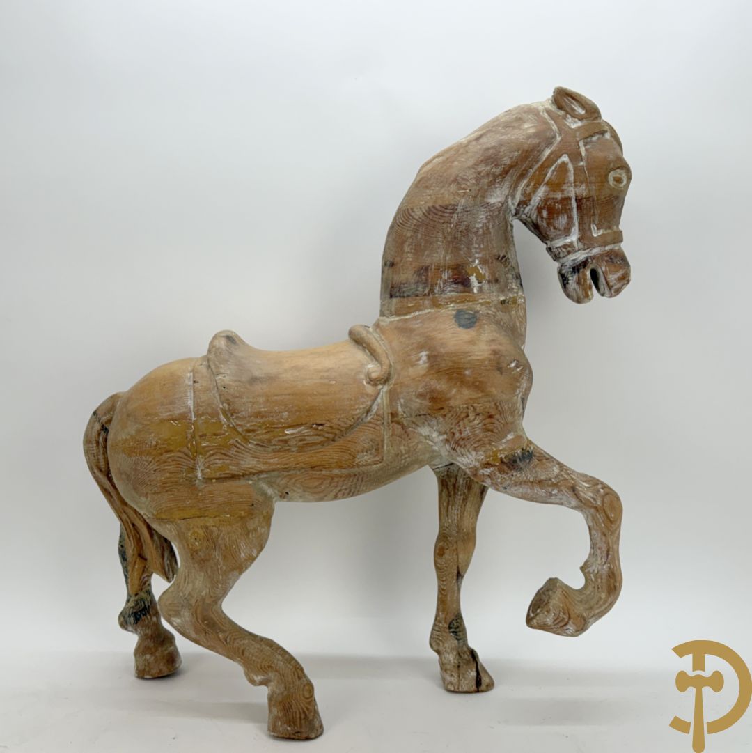 Houtgesculpteerd kinderpaard